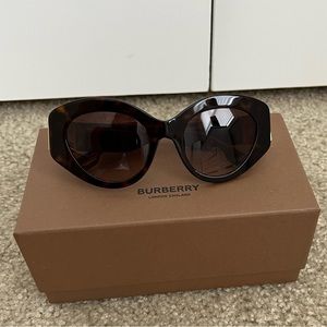 Women’s Burberry Sophia Sunglasses in Tortoise